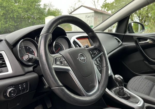 Opel Astra cena 38900 przebieg: 129999, rok produkcji 2015 z Pruchnik małe 781